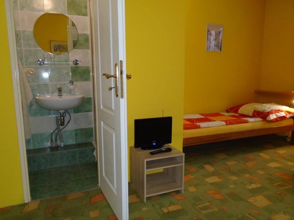 Pension Dobroucky Prague Room photo